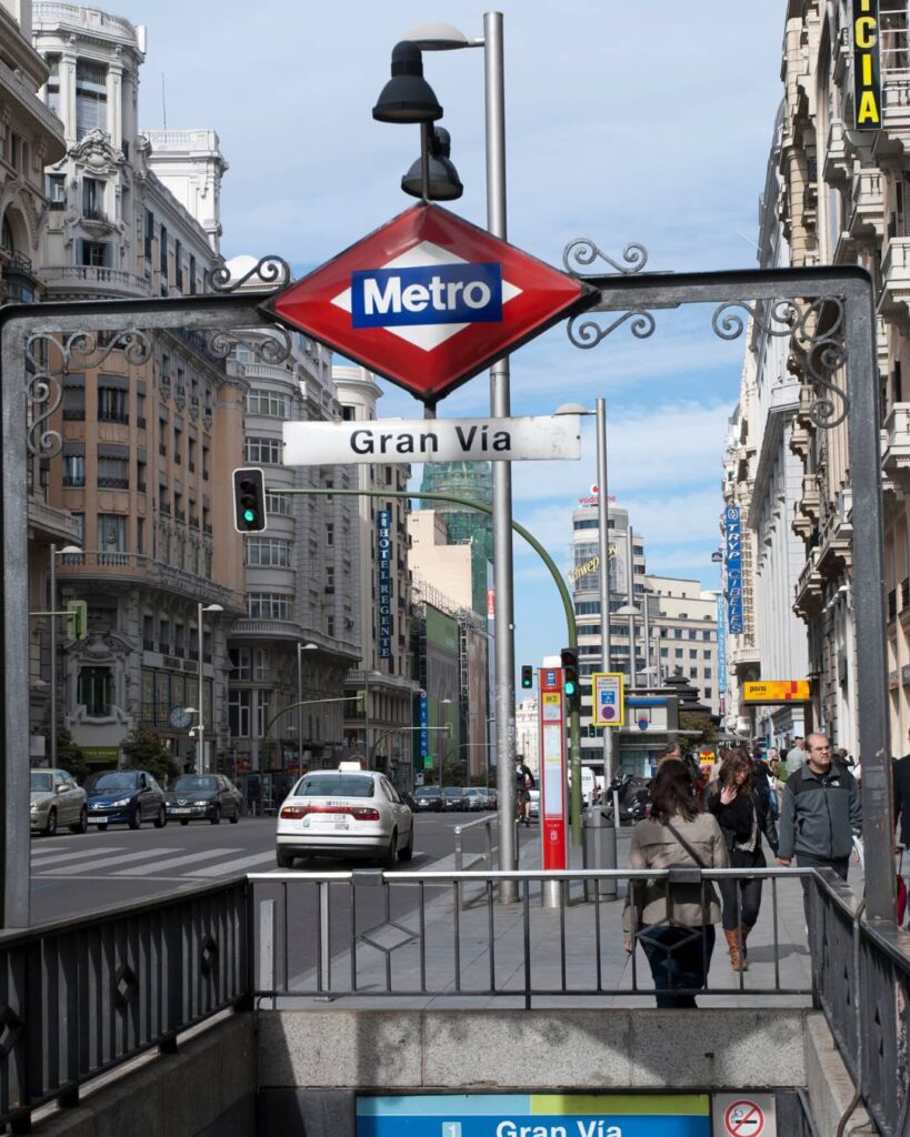 Entrada estação de metrô em Madri